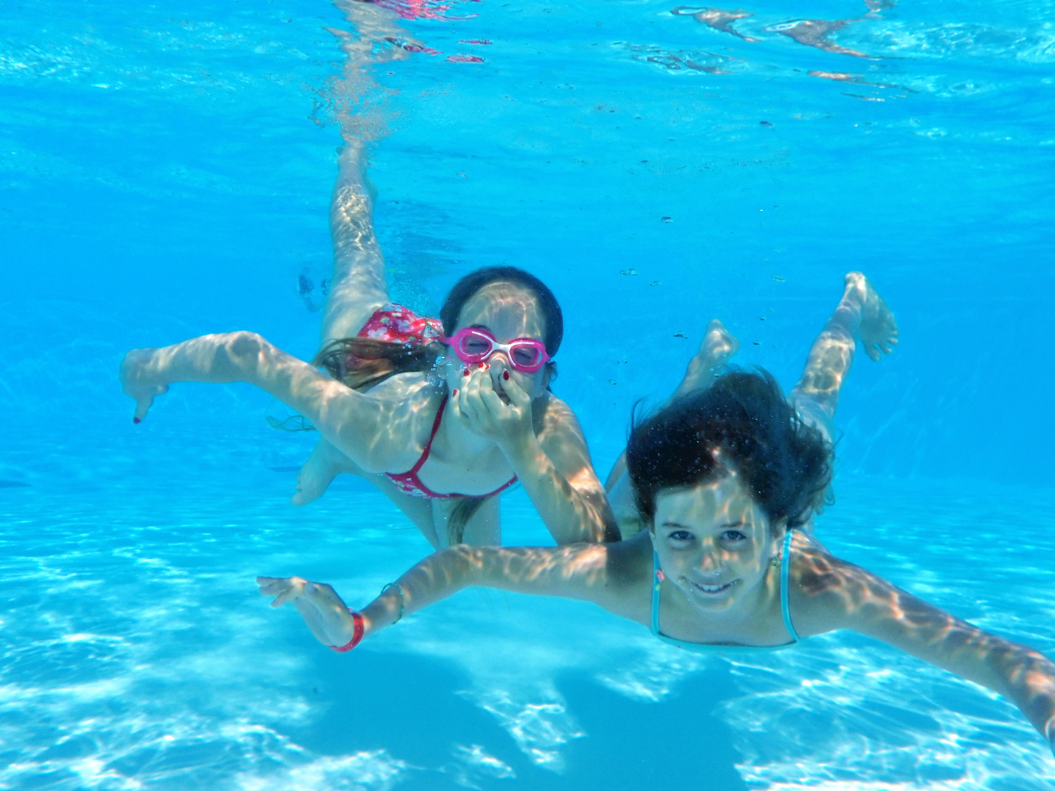 Enfants sous l'eau
